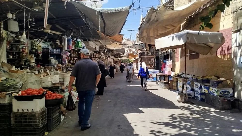 تذبذب الليرة يفاقم أزمة الأسعار في الأسواق السورية: ارتفاعات متتالية تطال المواد الأساسية
