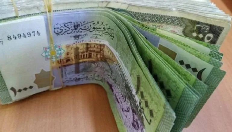 الليرة السورية تستعيد عافيتها: تحسن ملحوظ في سعر الصرف مقابل الدولار في السوق السوداء