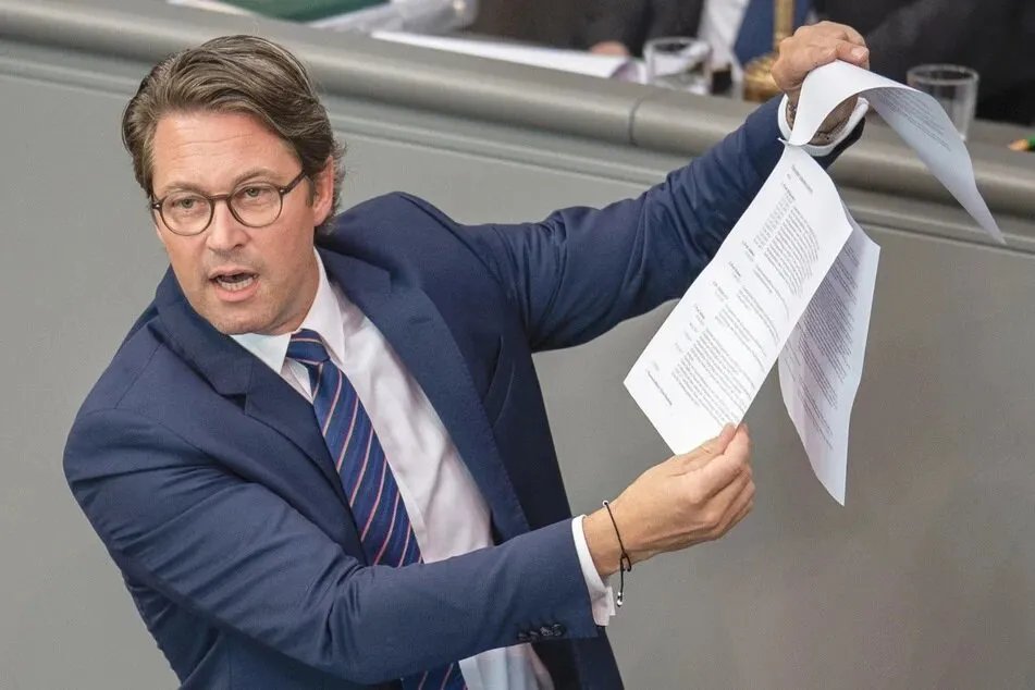 ألمانيا: محاكمة وزير النقل الأسبق أندرياس شوير بتهمة شهادة الزور في قضية ضريبة الطرق