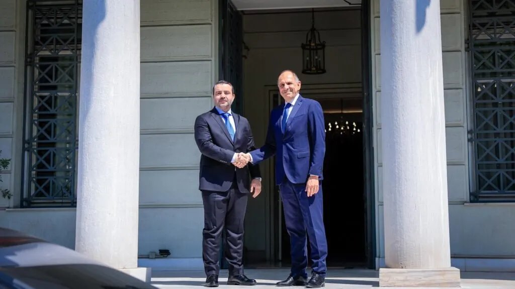 وزير الخارجية السوري يبحث مع نظيره اليوناني قضايا مشتركة في أثينا