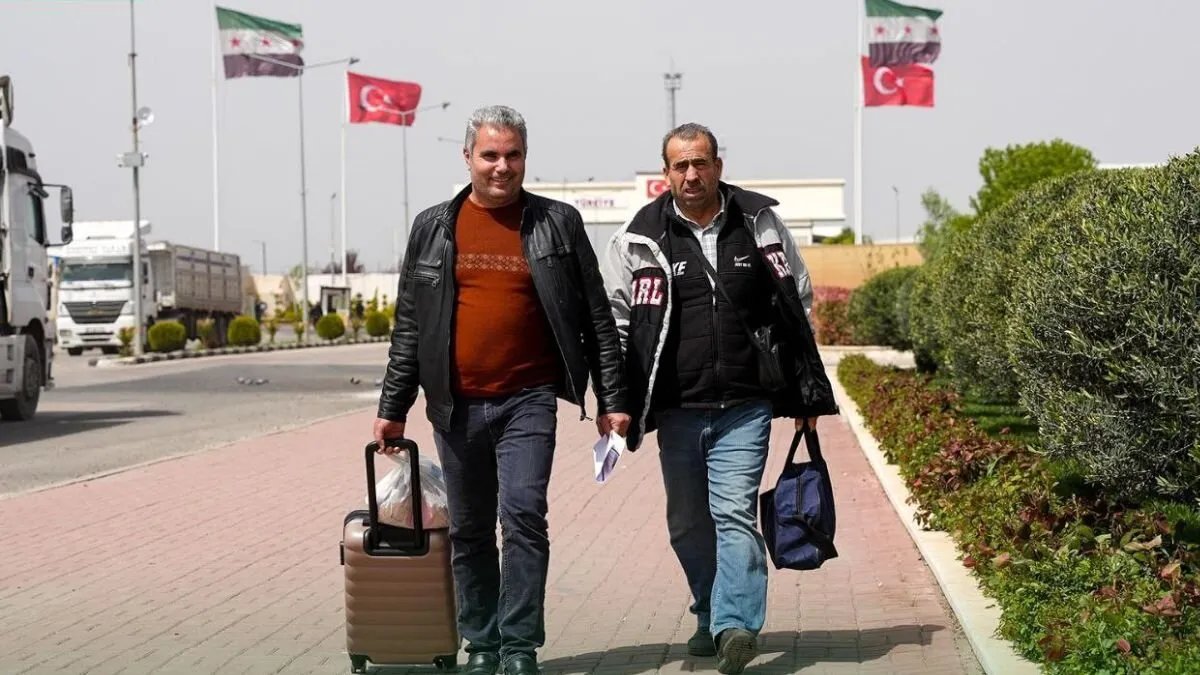 تركيا تخفف القيود وتسمح لفئات من السوريين بالعبور إلى أراضيها بشروط