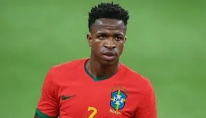 البرازيل تتراجع عن القميص الأحمر لمونديال 2026 بسبب الجدل السياسي