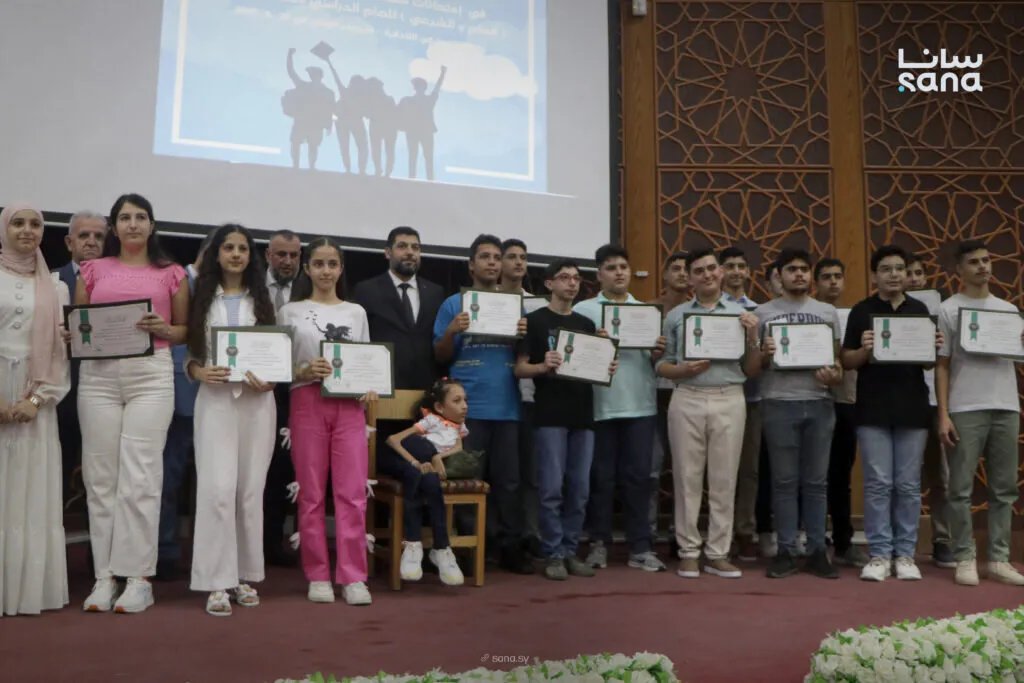 اللاذقية تحتفي بطلابها المتفوقين في شهادتي التعليم الأساسي والشرعية