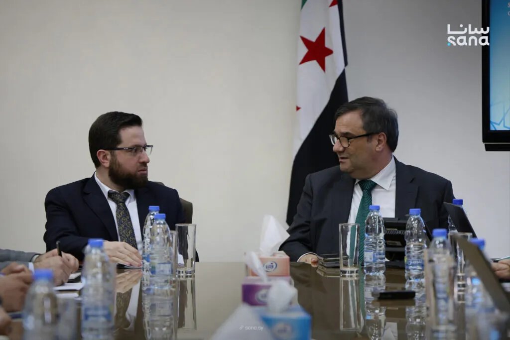 وزير التنمية الإدارية وحاكم المصرف المركزي يبحثان تطوير الهيكل التنظيمي للمصرف المركزي