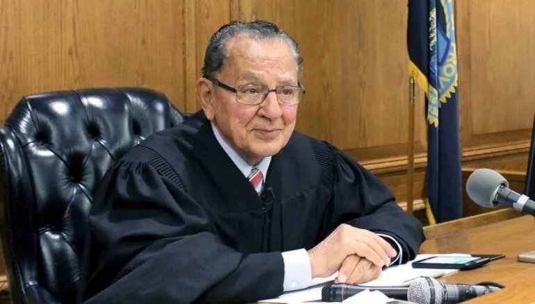 رحيل القاضي فرانك كابريو: 'القاضي الرحيم' يفارق الحياة بعد صراع مع سرطان البنكرياس