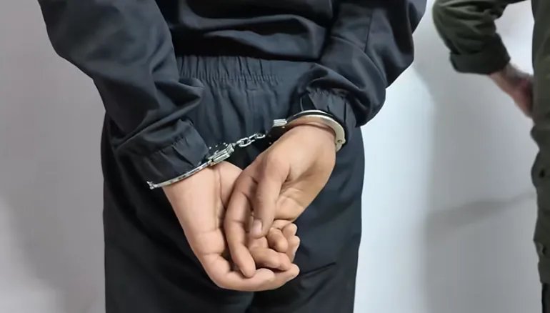 الإطاحة بشبكة ابتزاز في حمص تنتحل صفة الأمن: تفاصيل الكمين وردود فعل الأهالي