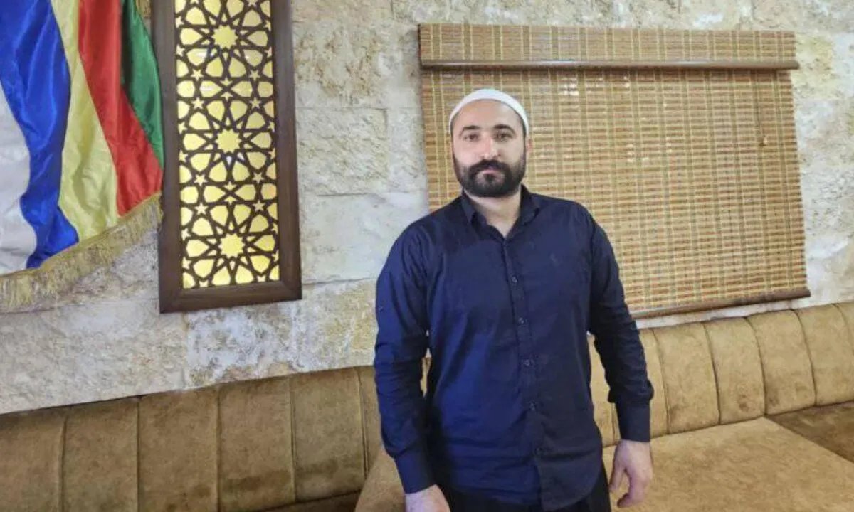 قيادي في السويداء ينتقد الهجري ويتهمه بالتصعيد ورفض حلول الدولة