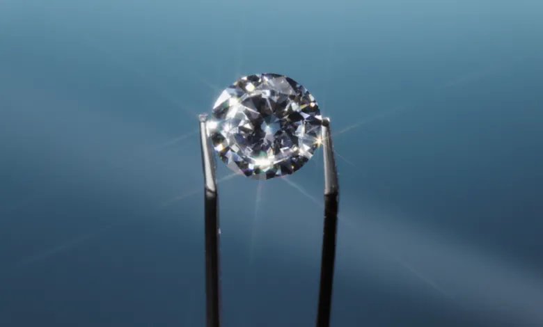 اكتشاف علمي مذهل: الألماس الوردي يفتح آفاقاً جديدة في الكشف المبكر عن السرطان