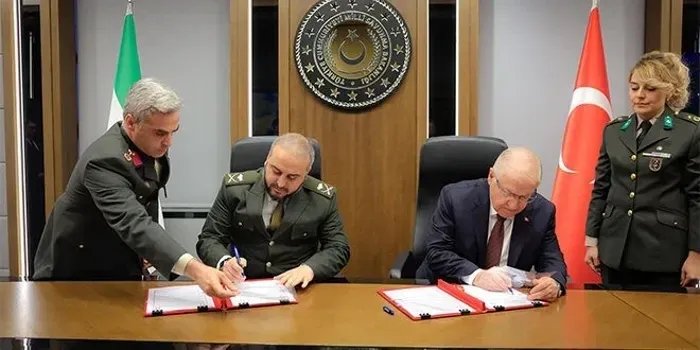 تركيا وسوريا توقعان مذكرة تفاهم لتعزيز التعاون العسكري المشترك