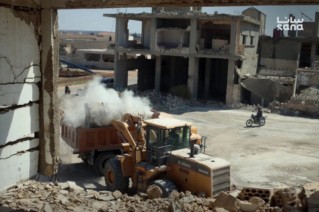 حملة أهلية واسعة لترميم مدارس اللطامنة استعداداً للعام الدراسي الجديد