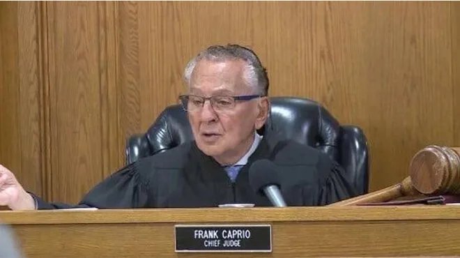 وداعاً "للقاضي الرحيم": رحيل القاضي فرانك كابريو عن عمر يناهز 88 عاماً