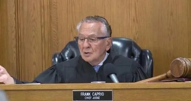 وداعاً "القاضي الرحيم": رحيل القاضي فرانك كابريو عن عمر يناهز 88 عاماً