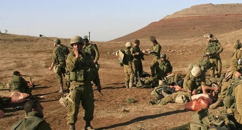 تفاصيل إصابة جنود إسرائيليين في الجولان السوري: تحقيق في انفجار قنبلة يدوية