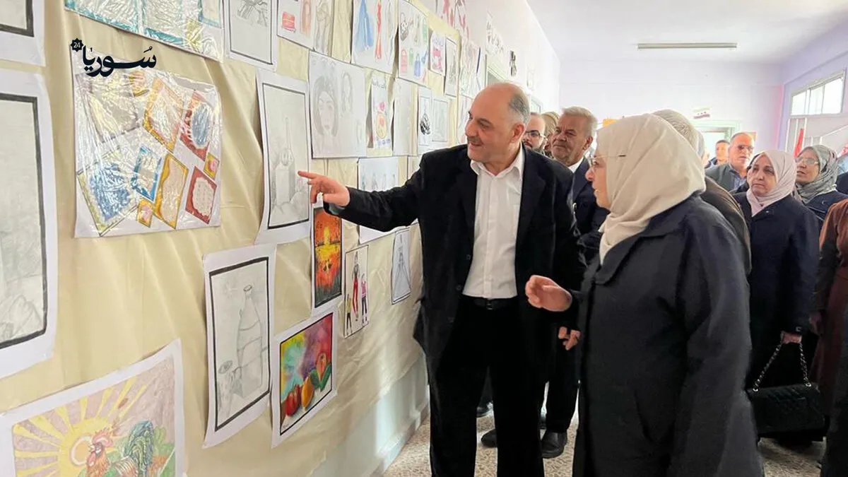 إبداعات طالبات حماة تتألق في معرض فني للأشغال اليدوية بقمحانة