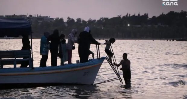 اللاذقية تفتتح أول شاطئ عام ومجاني في منطقة الشاطئ الأزرق