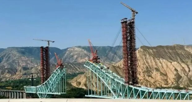 مأساة في الصين: مصرع ستة أشخاص وفقدان عشرة آخرين في حادث أثناء بناء جسر