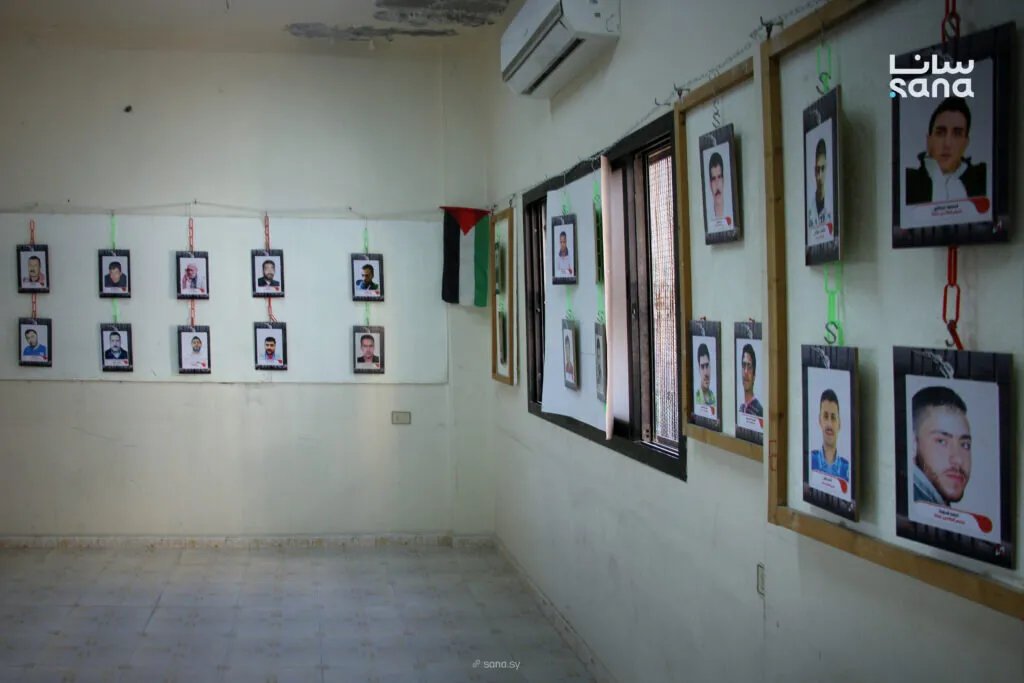 معرض "الغائبون في الذاكرة" في حماة يحيي ذكرى معتقلي مخيم اللاجئين الفلسطينيين