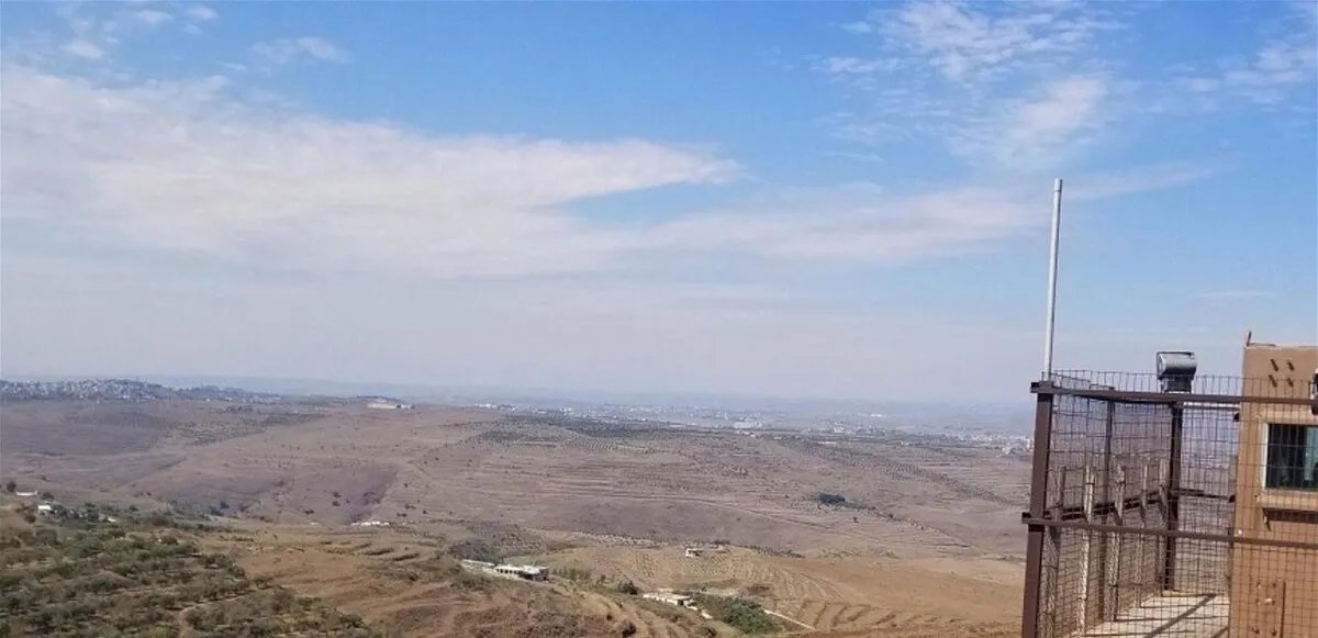 بالفيديو: رتل عسكري سوري يتجه نحو الحدود اللبنانية قادماً من حمص