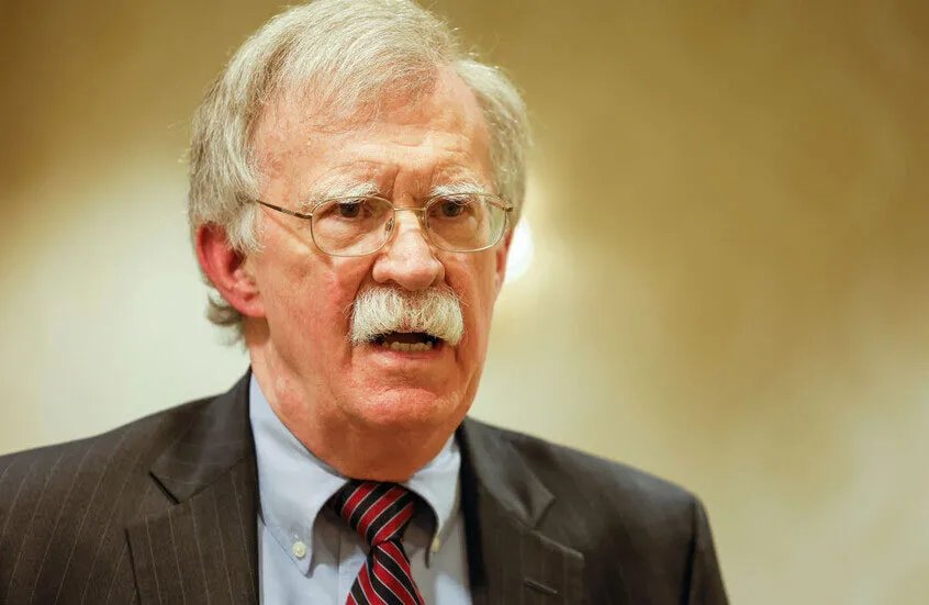 فانس ينفي وجود دوافع سياسية وراء مداهمة منزل بولتون ويكشف عن تفاصيل التحقيق