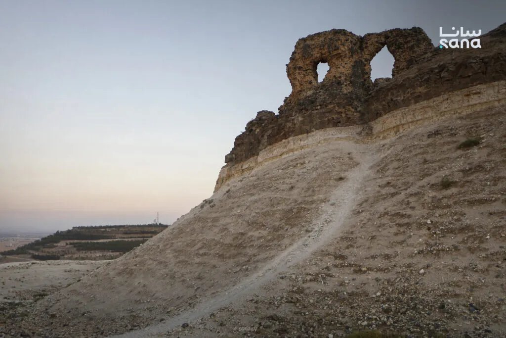 قلعة شميميس: تحفة تاريخية تروي حكايات الحضارات في ريف حماة وتنتظر الاهتمام