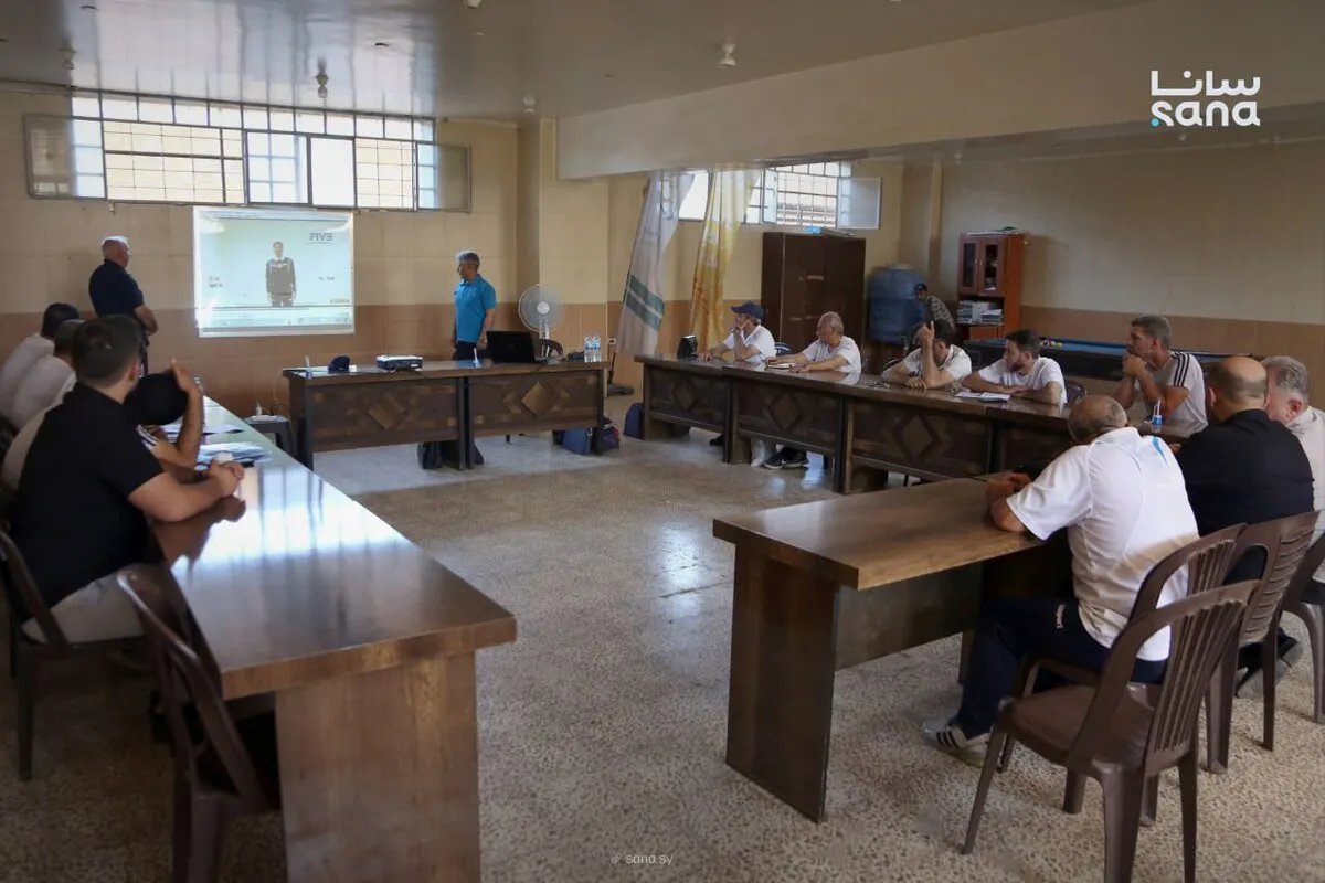 إدلب: دورة مكثفة لتأهيل حكام كرة الطائرة بالتعاون مع الاتحاد العربي