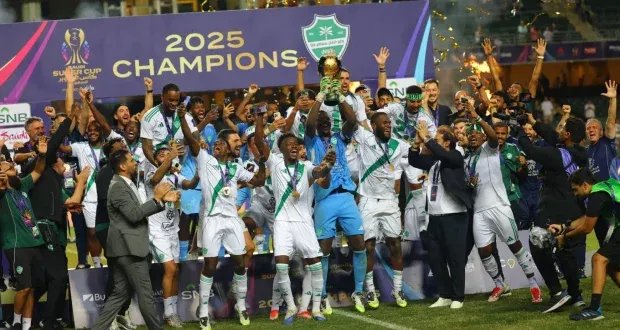 الأهلي يتوج بكأس السوبر السعودي على حساب النصر في هونغ كونغ