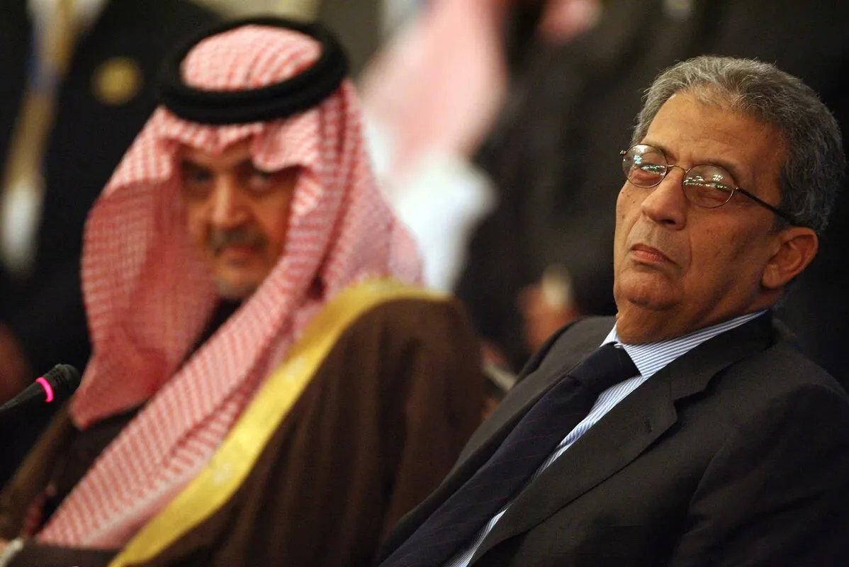 تصريحات مثيرة للجدل لعمرو موسى حول معايير تعيين سفير السعودية.. وعلاء مبارك يعلق