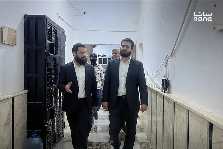 وزير الداخلية السوري يتفقد سجون إدلب ويستمع إلى شكاوى النزلاء
