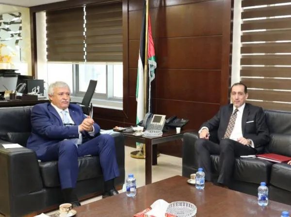 الأردن وسوريا تعززان التعاون في قطاع النقل لتسهيل حركة البضائع