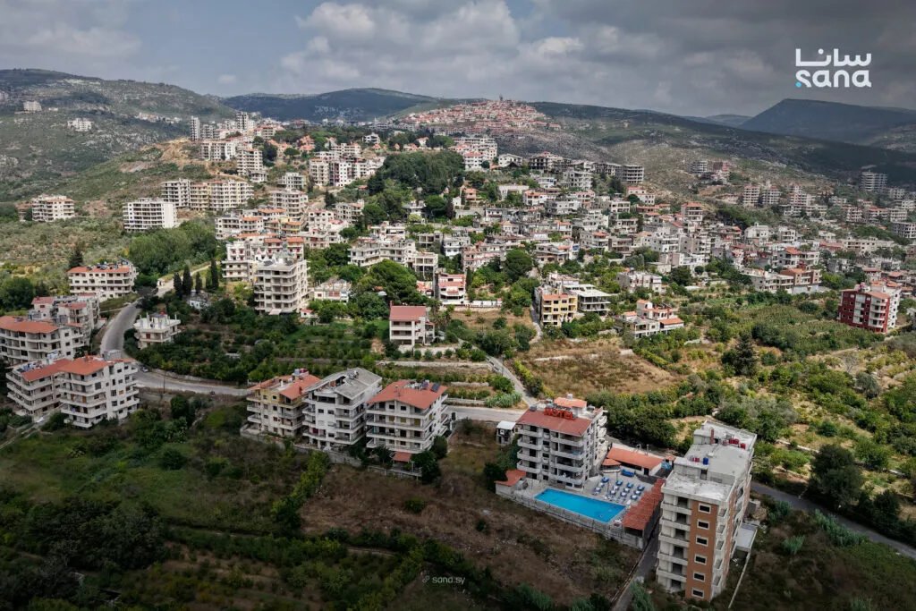 مشتى الحلو: جوهرة السياحة السورية.. طبيعة خلابة وتراث عريق في قلب طرطوس