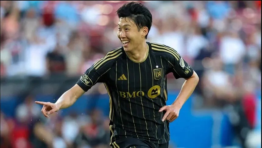 سون الكوري الجنوبي يبدأ مسيرته في الدوري الأمريكي بهدف التعادل