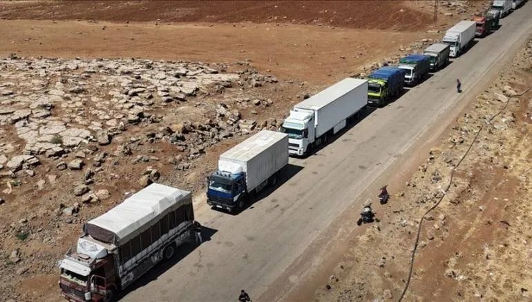 وصول قافلة مساعدات إنسانية جديدة إلى السويداء عبر معبر بصر الحرير