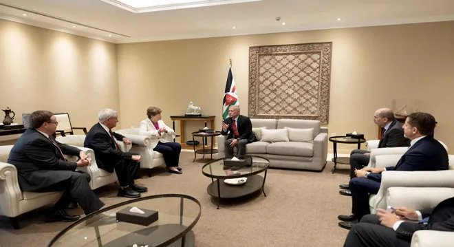 الملك الأردني يؤكد على دعم استقرار سوريا في لقاء مع وفد من الكونغرس الأمريكي