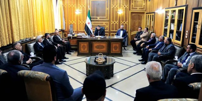 وزير العدل يشدد على محاسبة مرتكبي الجرائم بحق السوريين ويدعو لتوحيد القضاء