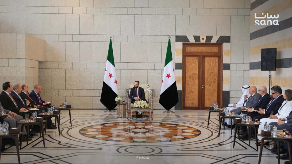 الرئيس الشرع يستقبل وفداً إعلامياً عربياً رفيع المستوى في دمشق
