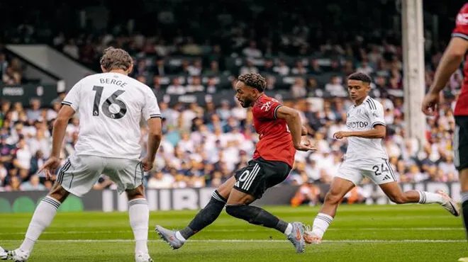 الدوري الإنكليزي: مانشستر يونايتد يتعثر بتعادل إيجابي مع فولهام