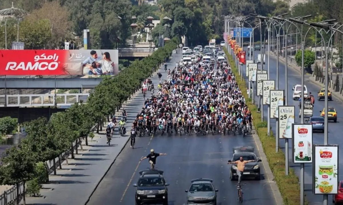 أكثر من 600 مشارك في أكبر مسير للدراجات بسوريا لنشر الوعي البيئي في دمشق