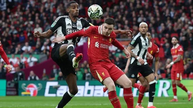 قمة مرتقبة في الدوري الإنجليزي: ليفربول حامل اللقب يواجه نيوكاسل