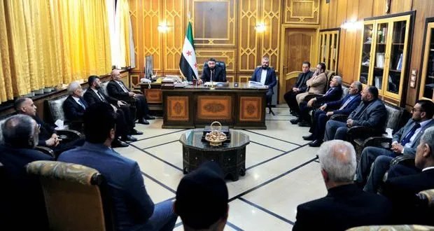 وزير العدل يشدد على محاسبة المتورطين بجرائم بحق السوريين ويدعو لتوحيد القضاء