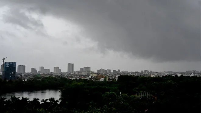 فيتنام تجلي عشرات الآلاف مع اقتراب الإعصار كاجيكي المدمر