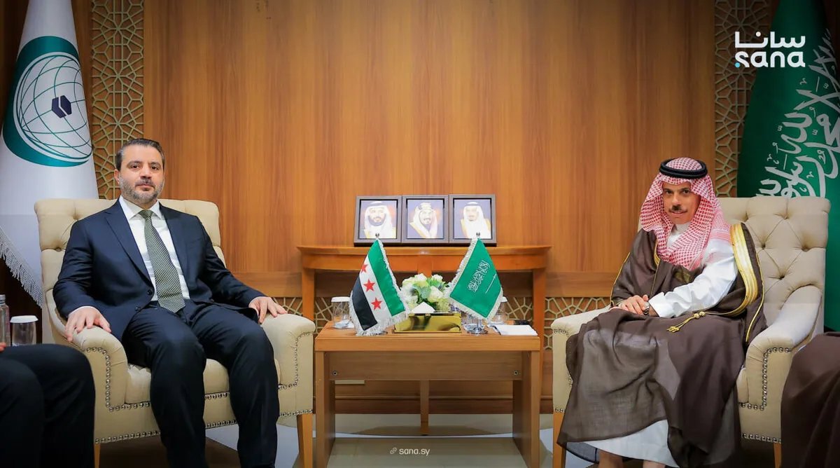 وزير الخارجية السوري يلتقي نظيريه السعودي والتركي في اجتماع هام بجدة