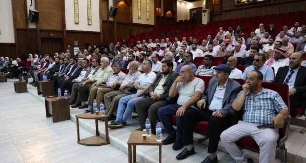 محافظ إدلب يلتقي مثقفين وأكاديميين لبحث قضايا المحافظة وتطويرها