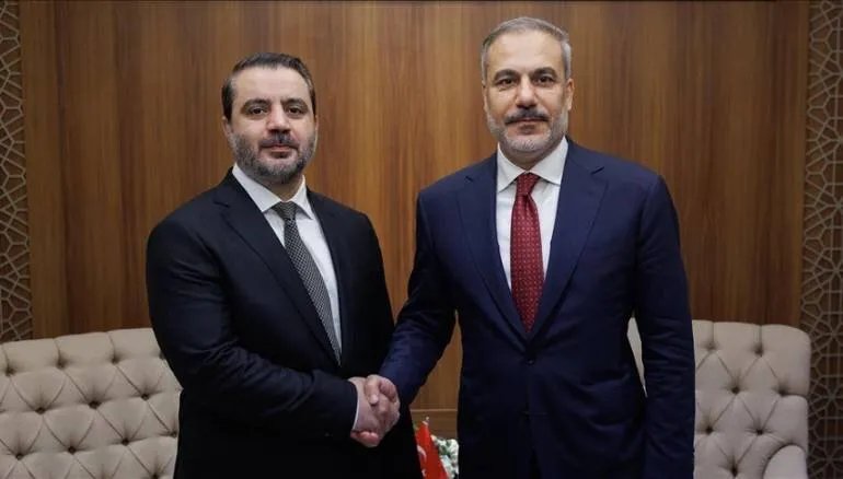 في جدة: وزير الخارجية التركي يلتقي نظيره السوري على هامش اجتماع منظمة التعاون الإسلامي