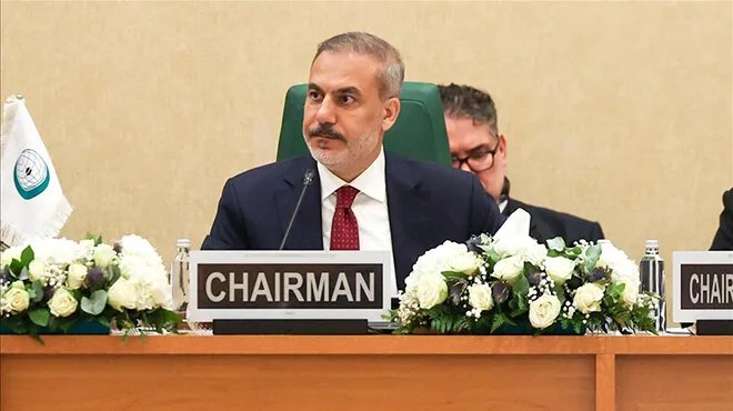 وزير الخارجية التركي يحذر: الاعتداءات الإسرائيلية تهدد استقرار المنطقة وسوريا