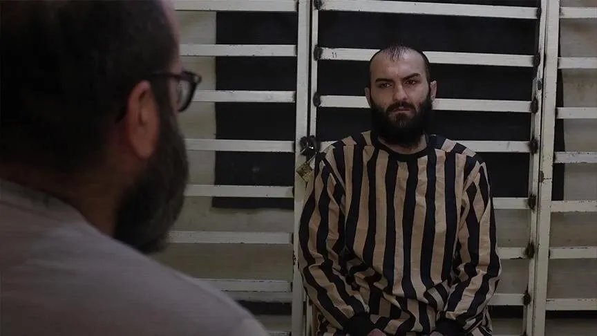 مواجهات دامية في صيدنايا: ناجون يواجهون جلاديهم ويكشفون جرائم النظام