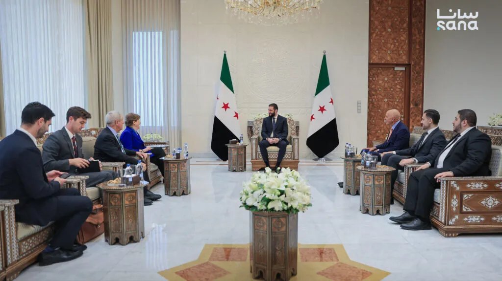 الرئيس الشرع يستقبل وفداً أمريكياً رفيع المستوى برئاسة توماس باراك في دمشق