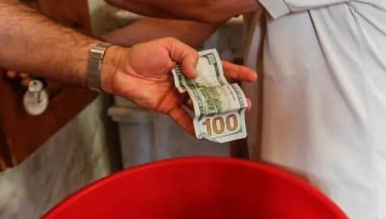 تراجع محدود لليرة السورية في السوق السوداء: أسعار الصرف الرئيسية مساء الاثنين