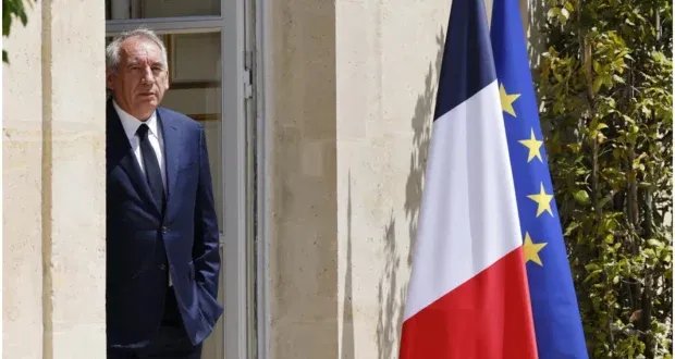 أزمة سياسية في فرنسا: المعارضة تهدد بالإطاحة بحكومة بايرو بسبب ميزانية التقشف