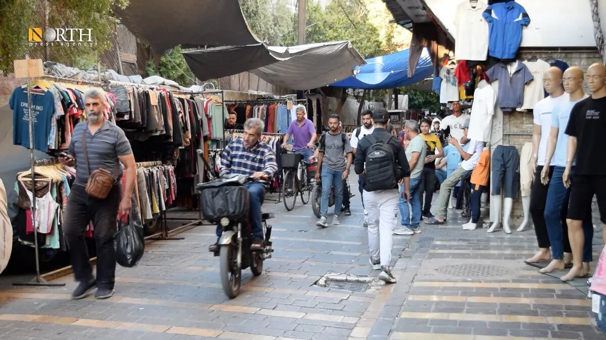 بين مطرقة الحكومة وسندان التهريب: سوق البالة في دمشق يصارع للبقاء