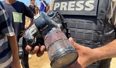 مجزرة مروعة في غزة: الاحتلال يستهدف الصحفيين والطواقم الطبية في مستشفى ناصر